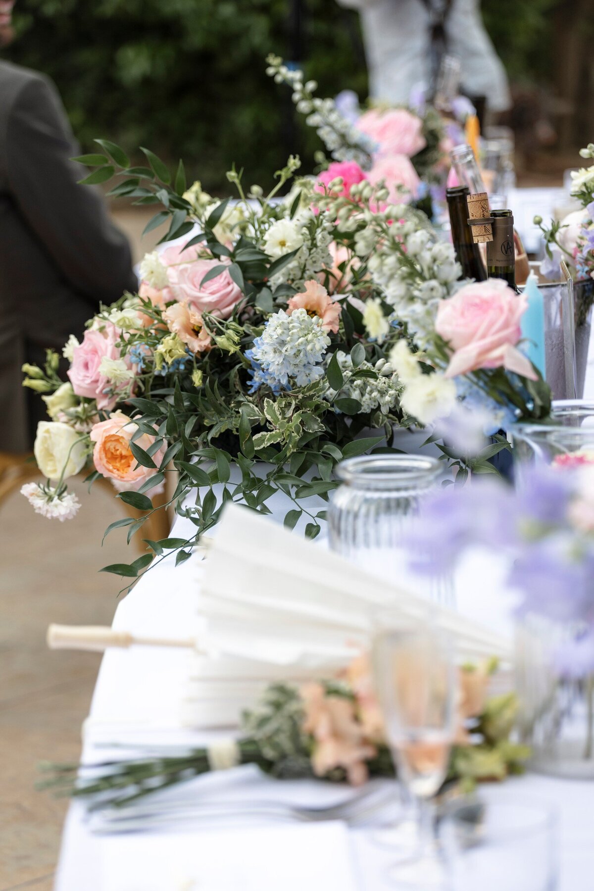 elegant-french-wedding-colorful-flowers