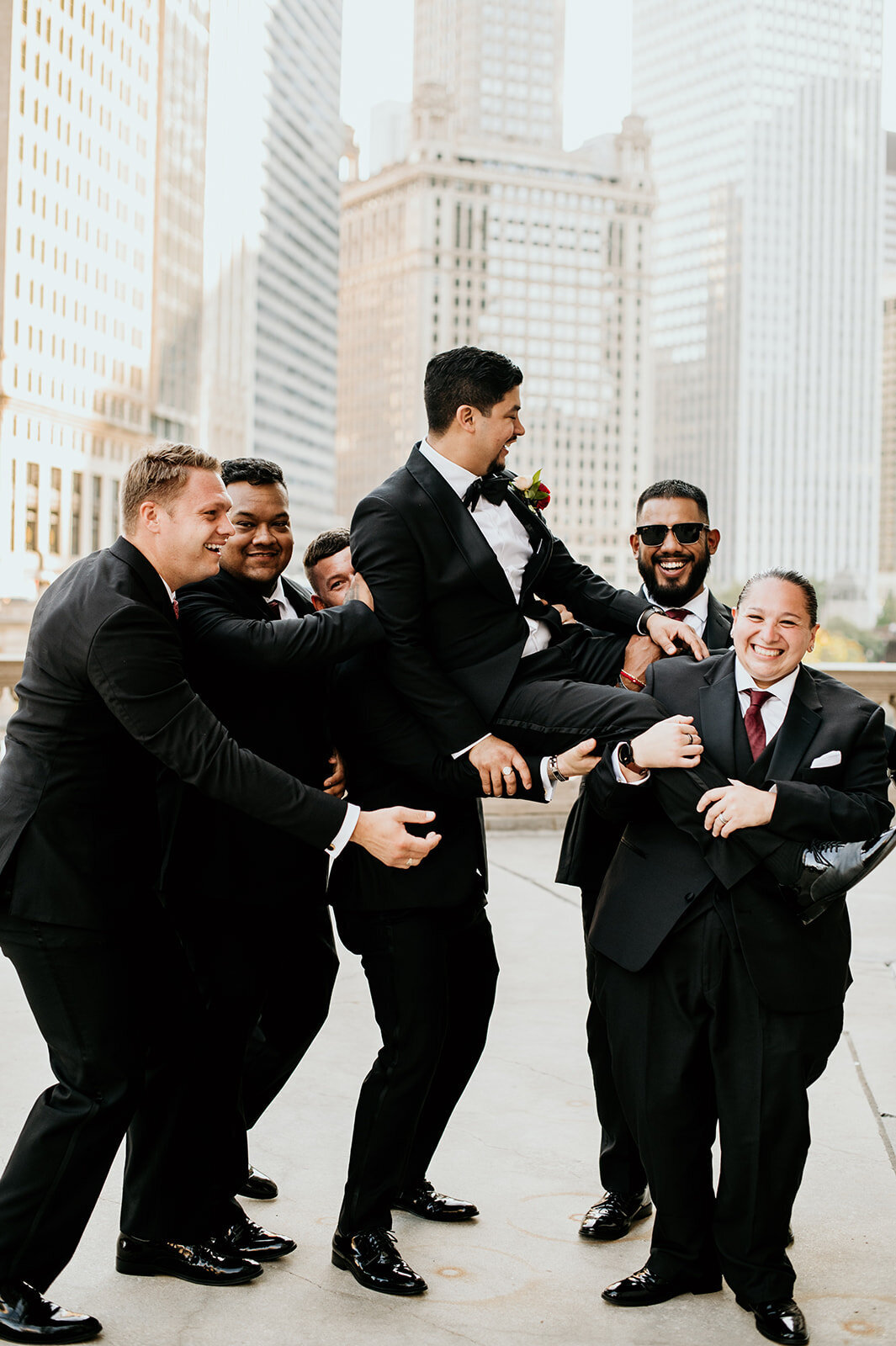 chicago-groom-groomsmen-photos-36