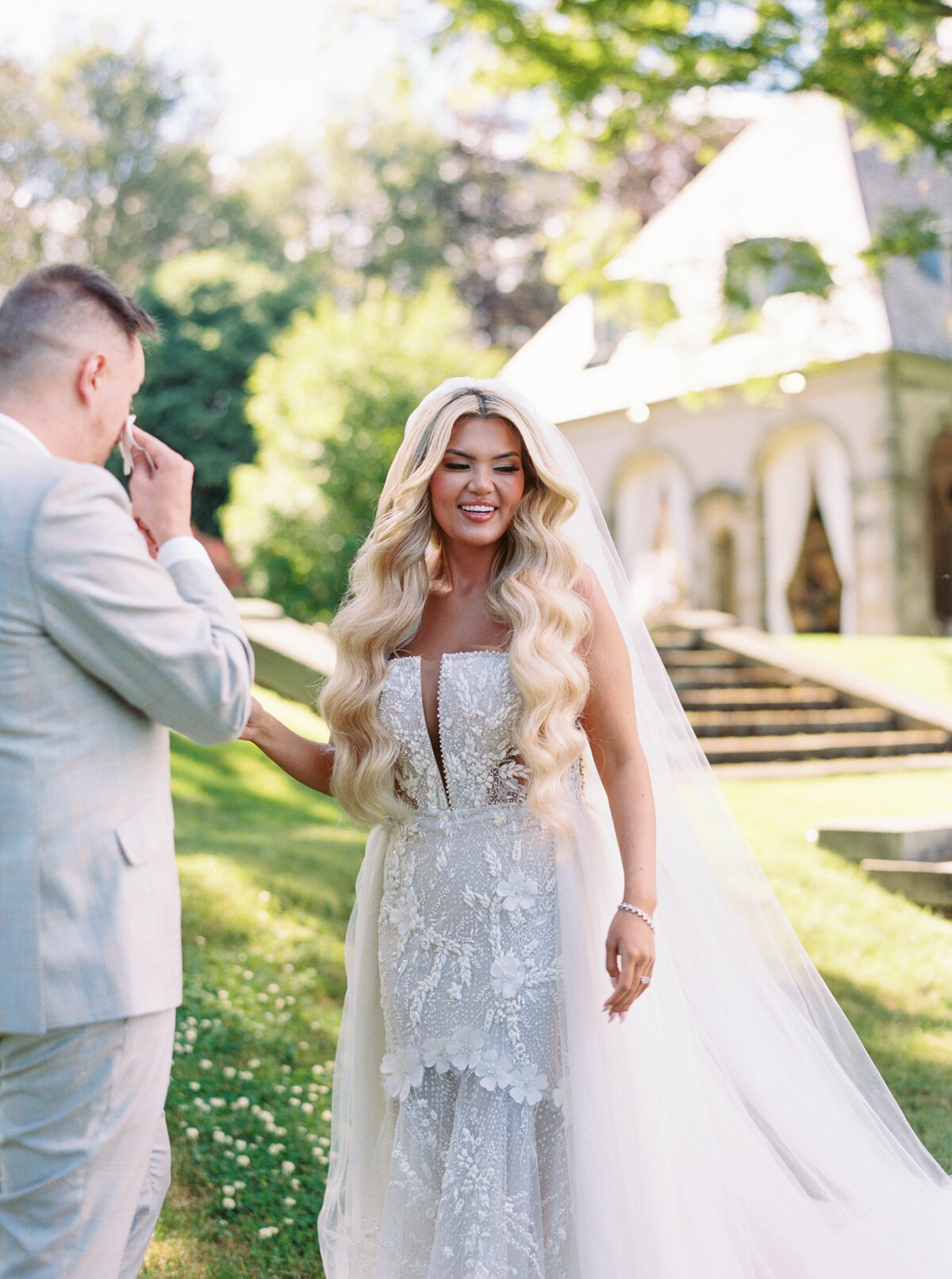 wedding-first-look-at-glen-manor-house-ri