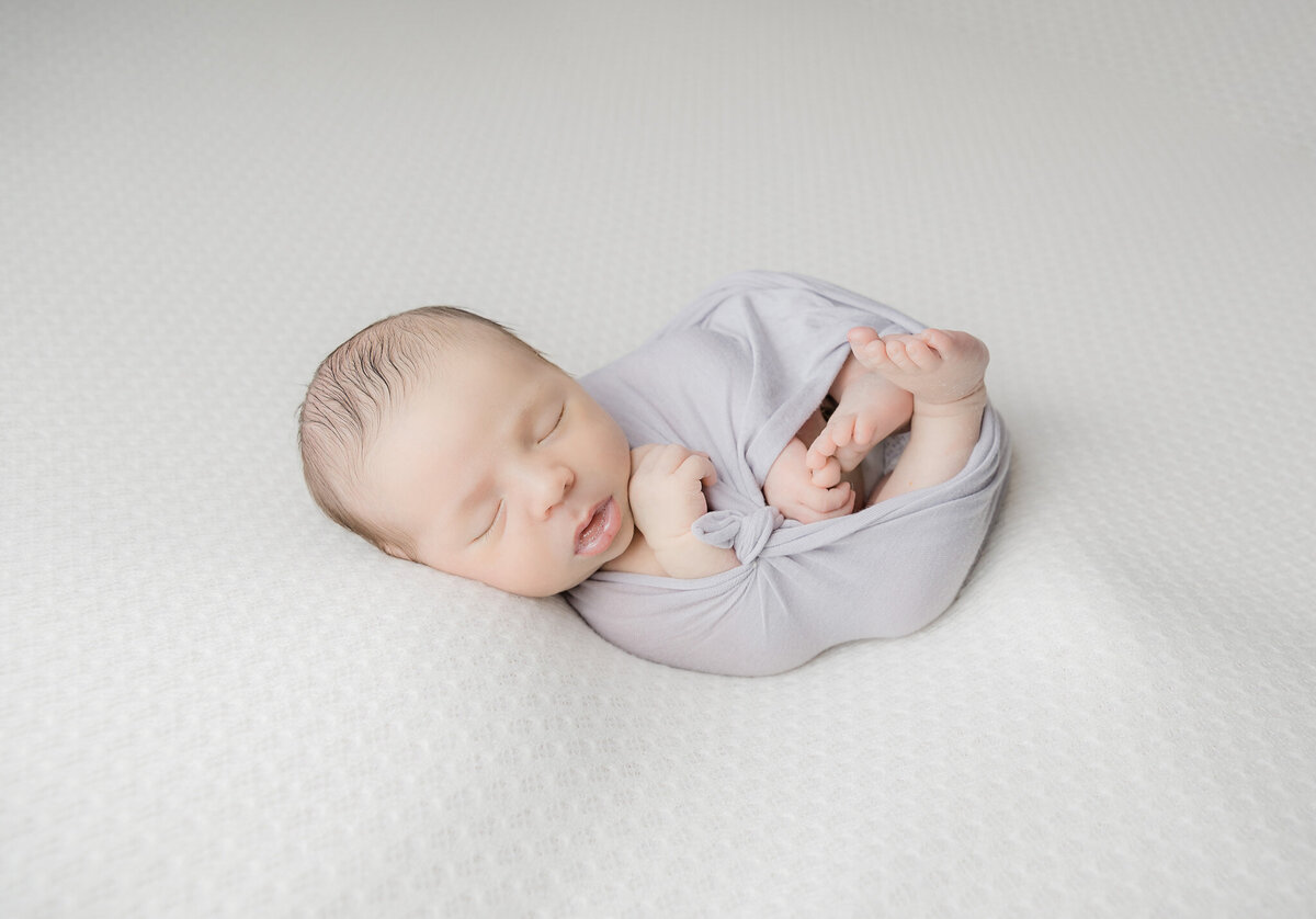 melissa-lamb-newborn-studio-ottawa-grey-loft-studio-2023-4