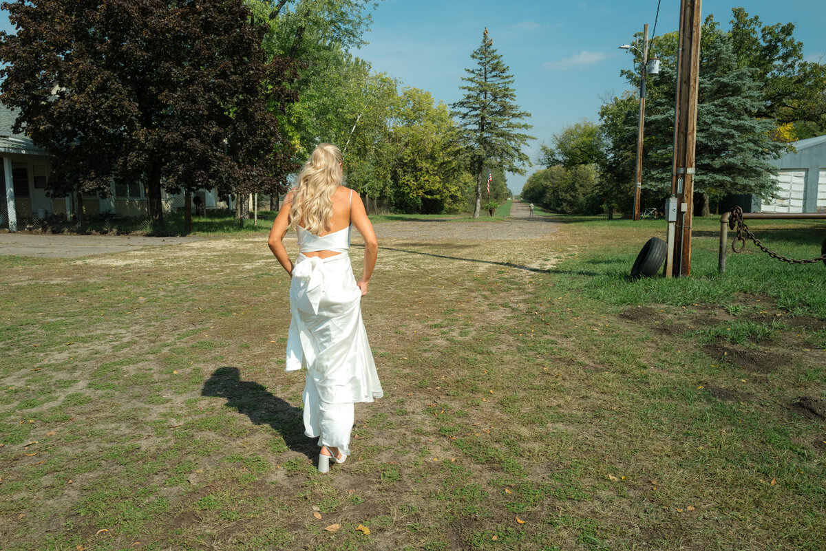Backyard-Wedding-Rogers-MN-B&S-Will-DeGraw-Clever-Disarray-4