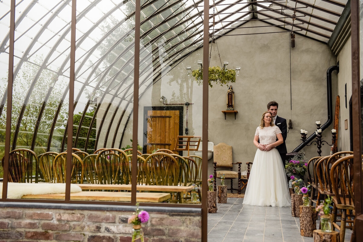 Trouwen in Brabant Bruidsjurk met tulle rok kanten mouwen 