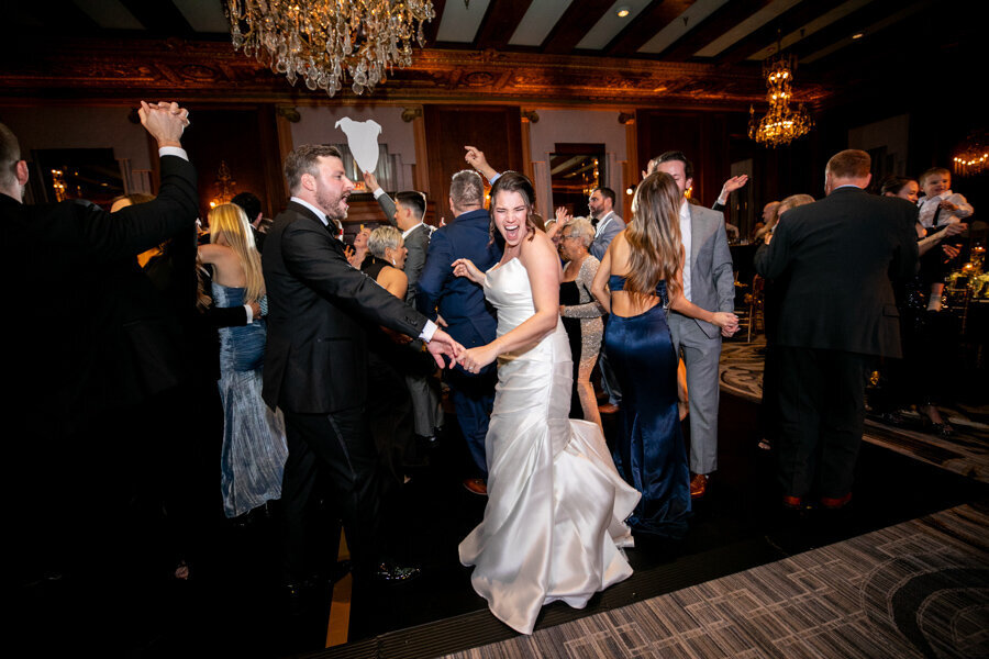 Newlyweds-dancing-intercon-hotel-chicago-renaissance-ballroom-hbicweddings