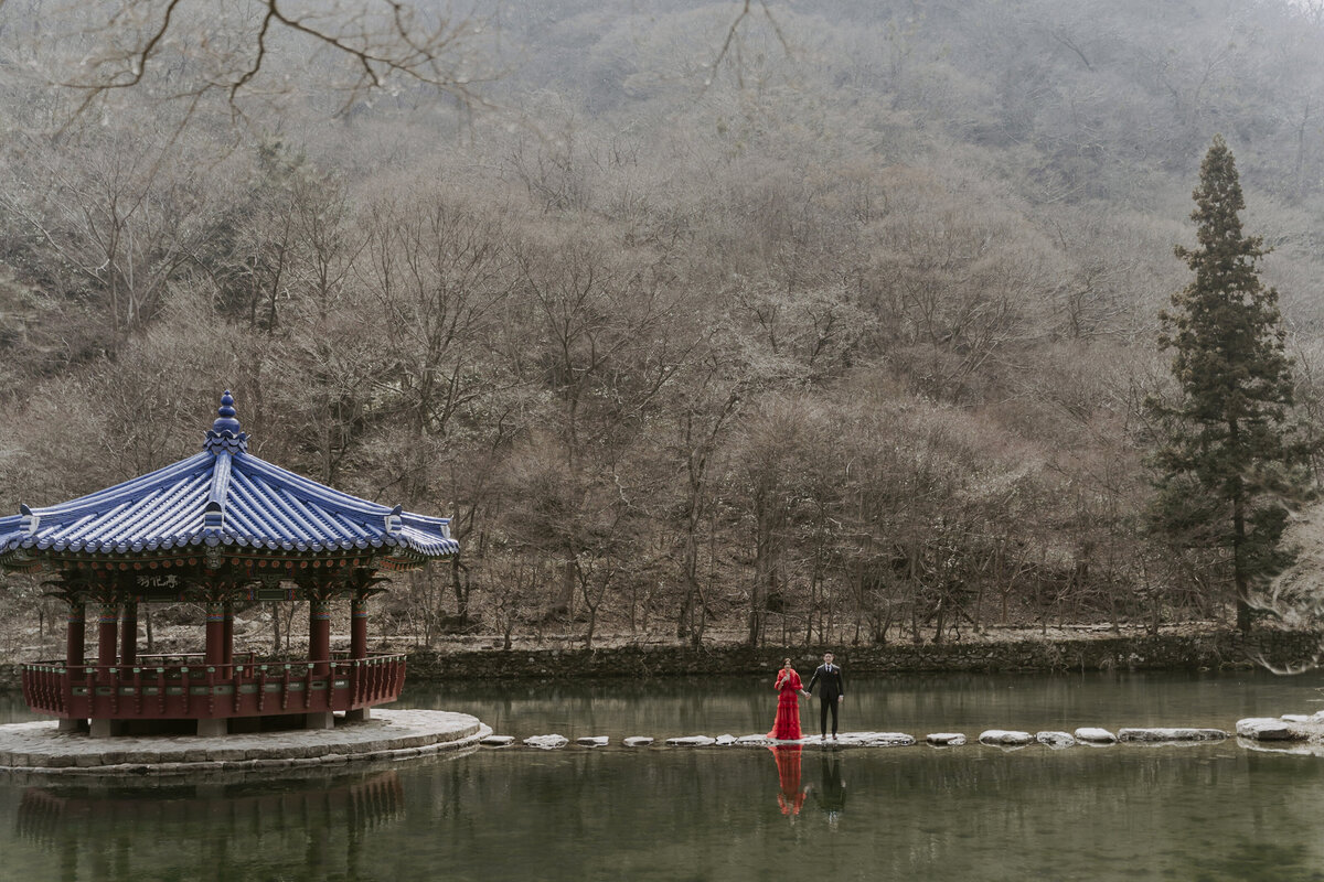 bride and groom standing on the rocks at Naejangsa during their prewedding photoshoot