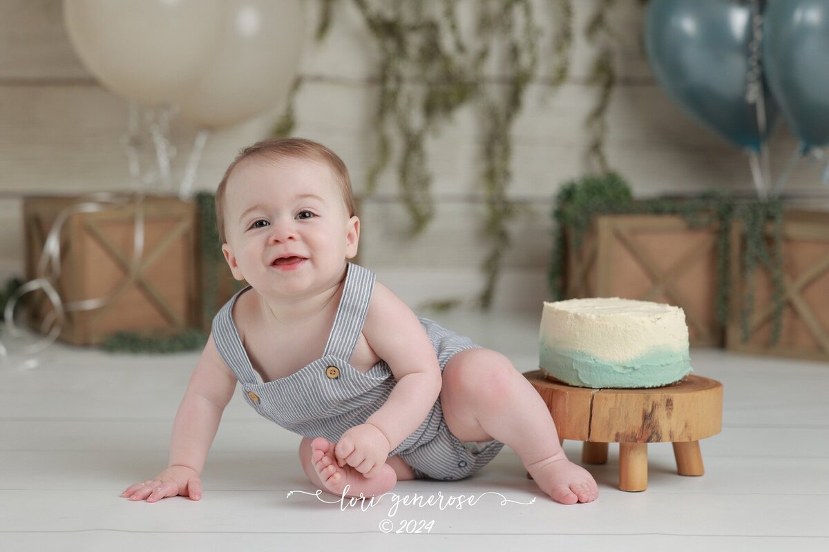 lehigh-valley-photographer-lori-generose-lg-photography-first-birthday-cake-smash-boy-downingtown-pa