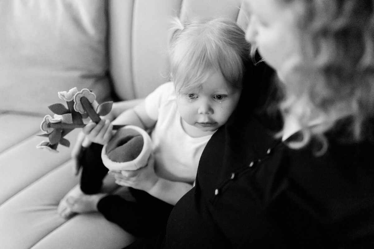 grandma-granddaughter-black-and-white-cuddle