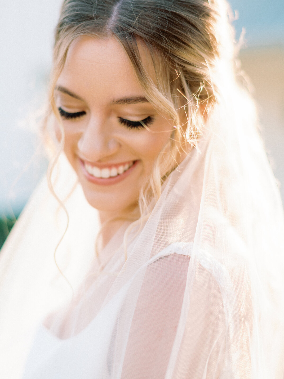 Shelby Day Photography is a wedding film photographer based in Houston & Austin, Texas. Her style is true to life, authentic, and joyful. Through her personalized approach, she effortlessly captures the real and raw emotions of your special day.