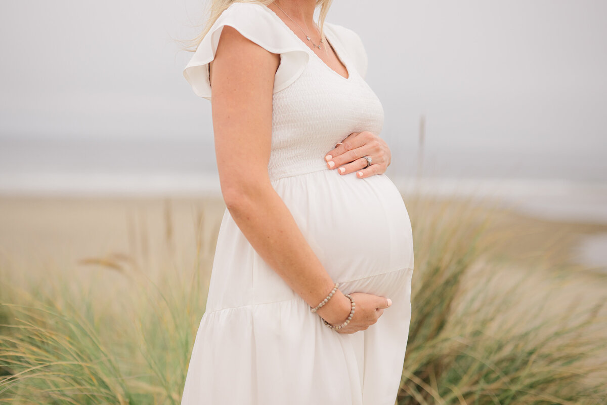 Pregnant woman posing for a photo in Morro Bay California. 