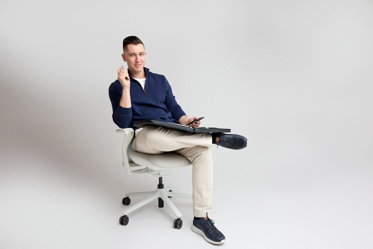 Best Charleston headshot portrait photographer, get branding photos taken in Charleston, professional business portraits