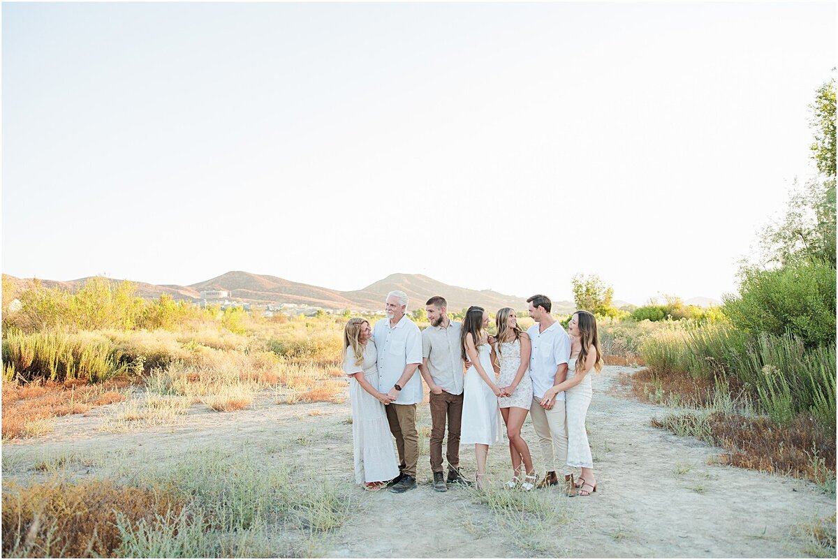 Neutral-Outfit-Insperation-Ideas-Family-Portraits-in-Menifee (23)