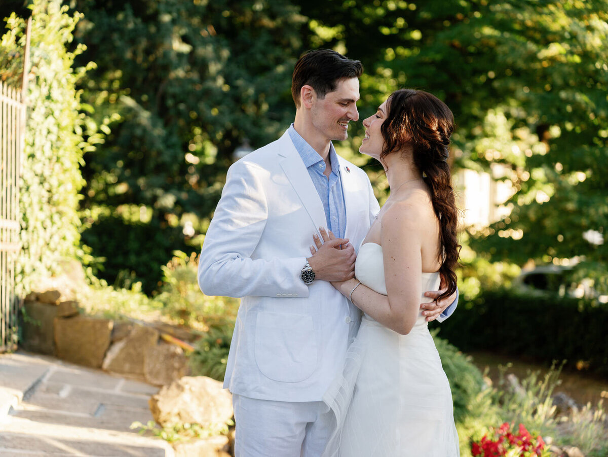 27-Intimate-Couple-Moment-at-Pre-Wedding-Dinner