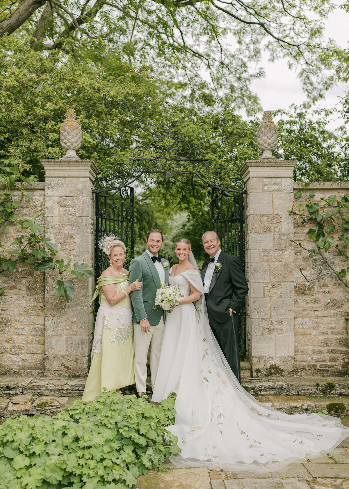 chloe-winstanley-weddings-cotswolds-cornwell-manor-monique-lhuillier-parents