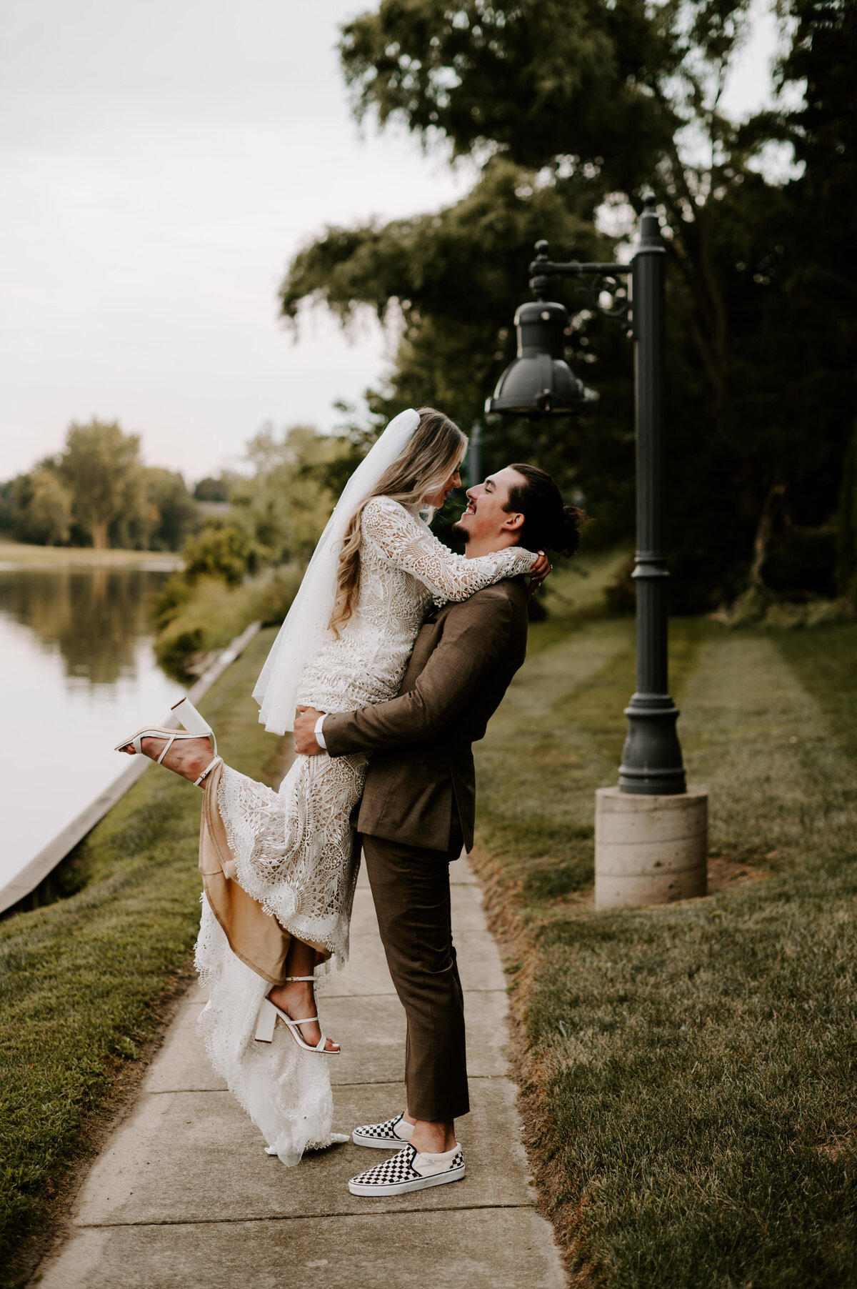 Frankenmuth- Brewery-wedding-Aracel-Baigh-molly-grunewald-photography-459