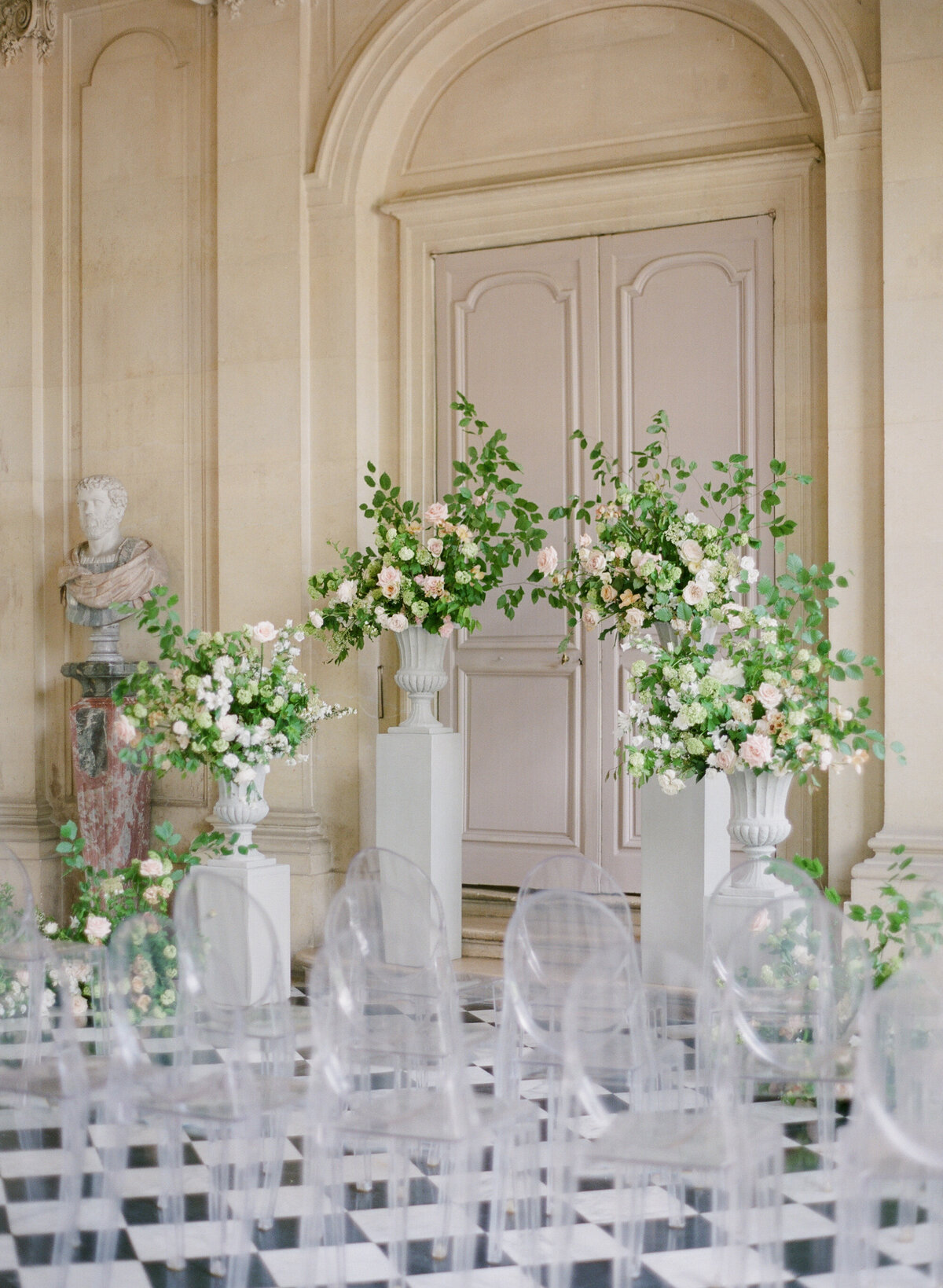 Jennifer Fox Weddings English speaking wedding planning & design agency in France crafting refined and bespoke weddings and celebrations Provence, Paris and destination Laurel-Chris-Chateau-de-Champlatreaux-Molly-Carr-Photography-60