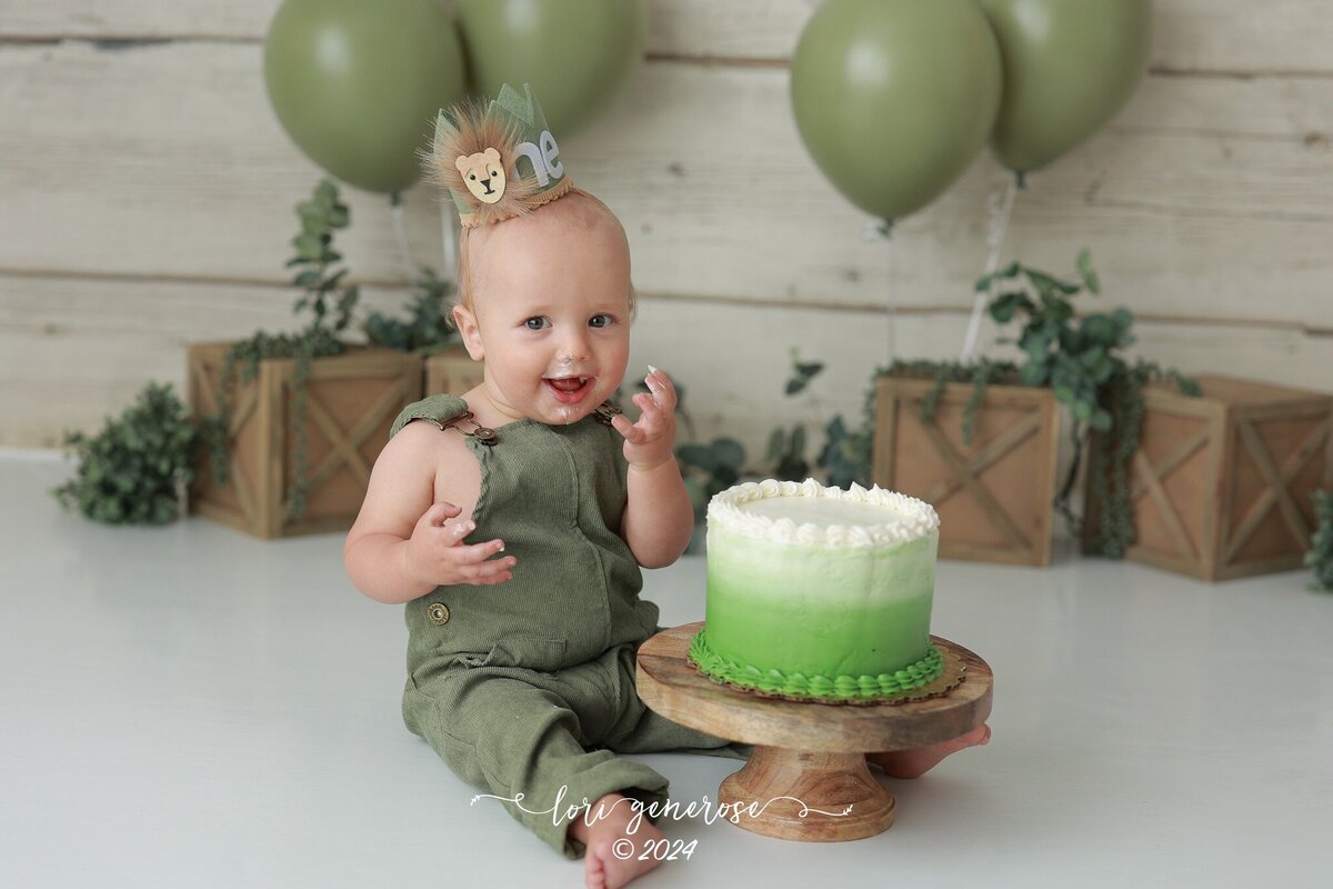 lehigh-valley-photographer-lori-generose-lg-photography-first-birthday-cake-smash-boy-stroudsburg-pa