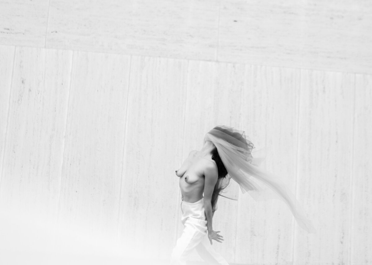 black-white-fullbody-fabric-faceless