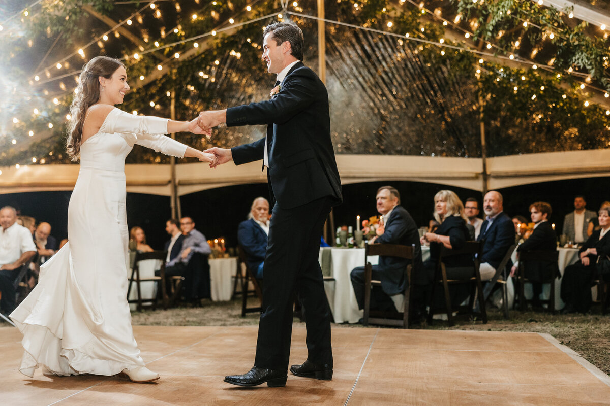 wimberley-ranch-wedding-first-dance