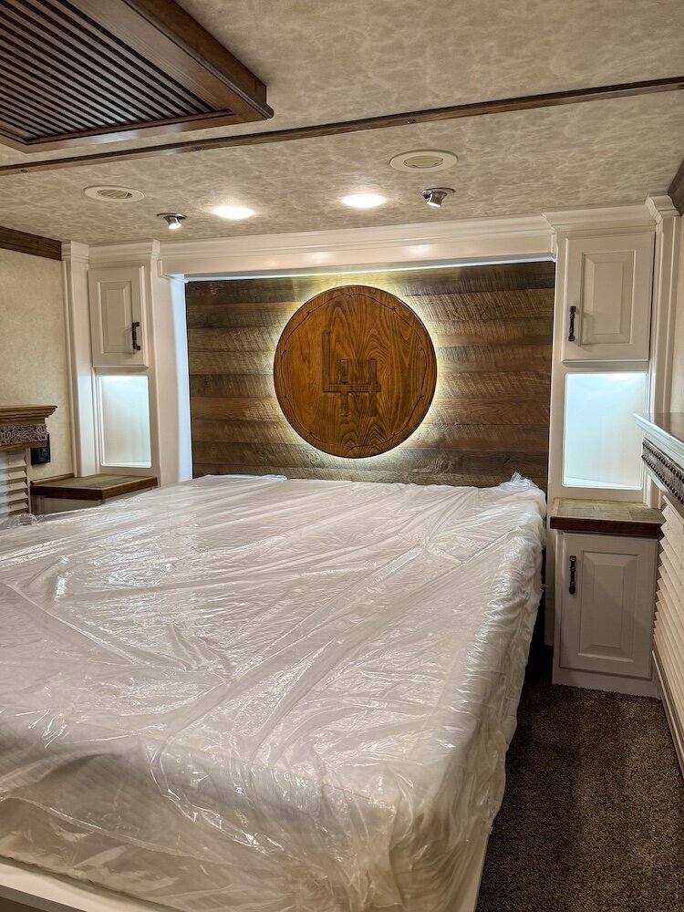 luxury-living-quarter-horse-trailers-trail-boss-conversions-nose-12