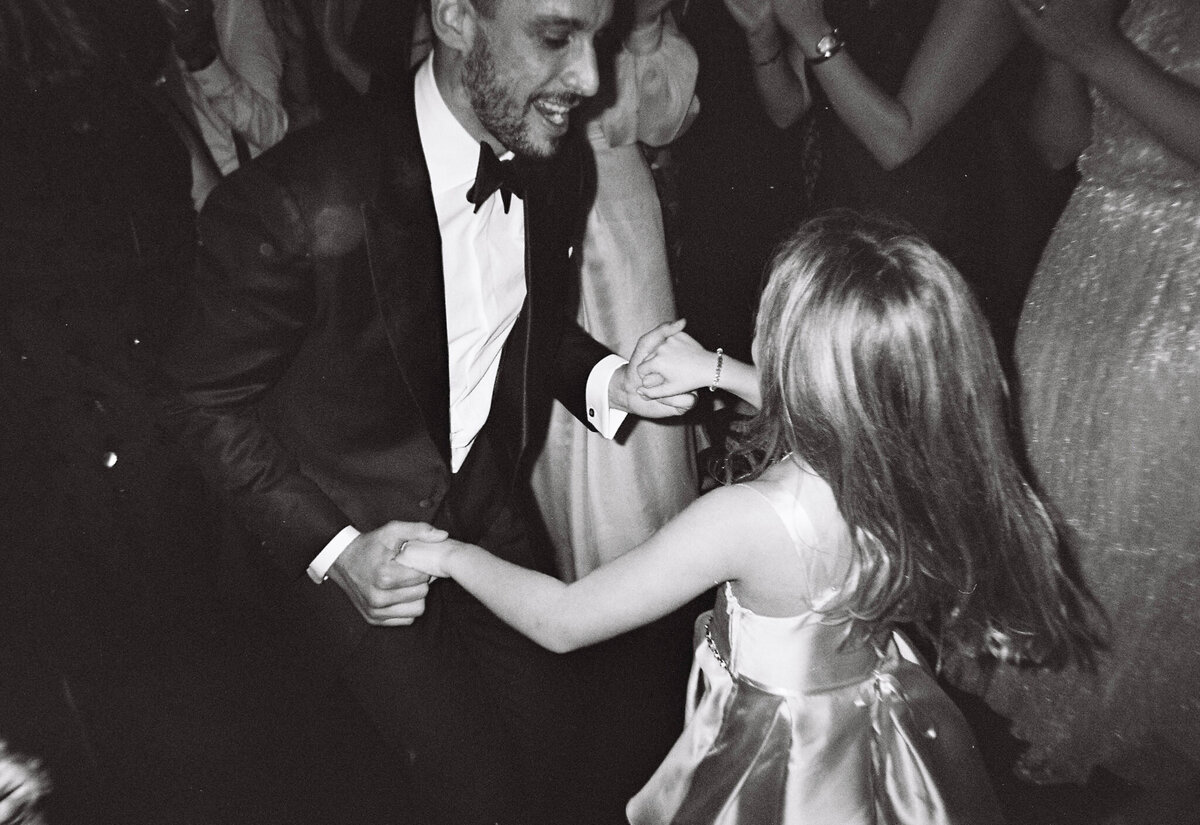 bryant-park-grill-new-york-city-wedding-sava-weddings-film-47-1-2048x1408