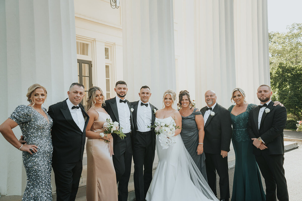 MODERN-GARDEN-MANSION-SUMMER-WEDDING-LINDSAY-BESNIK_PHOTOS_BY_MARIA_B_LUNG_0610