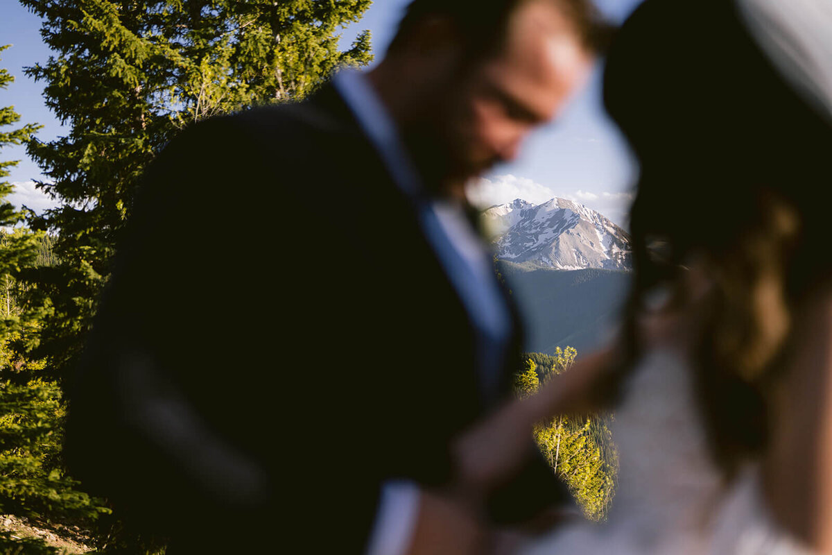 sharron-ian-aspen-mountain-club-wedding-couple-golden-hour-4