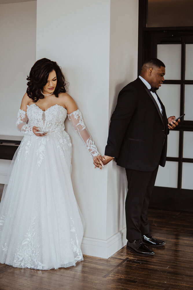couple-first-touch-prayer-before-ceremony-surety-hotel-des-moines-storyteller-collective-photo-co