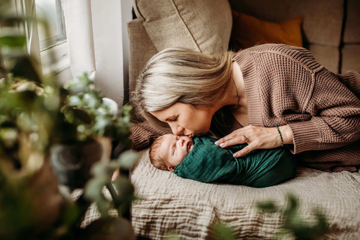 New_Hampshire_Lifestyle_Newborn_Photographer-49