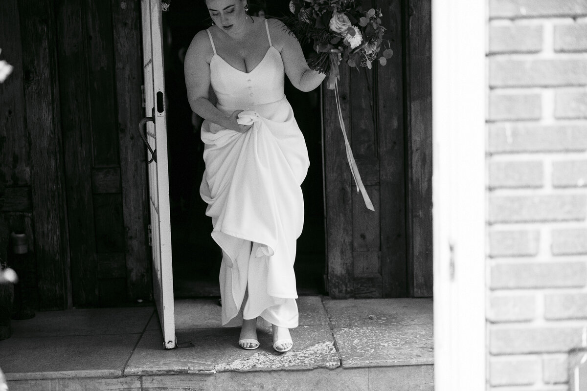Rainy wedding day at outling lodge in stillwater minnesota  (3)