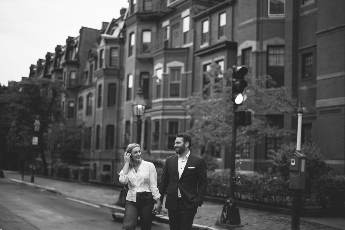 candid-boston-engagement-photographer-zev-fisher002