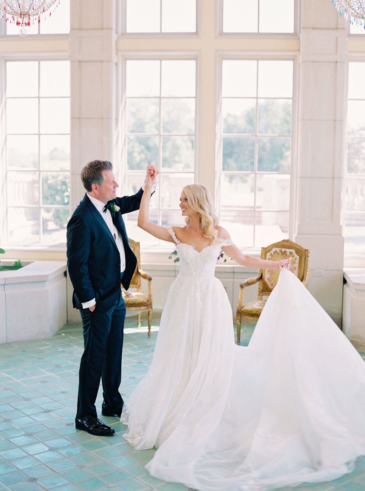 The Olana - Dallas Texas - Holley & Aaron Davis - Stephanie Michelle Photography - @stephaniemichellephotog-03-40