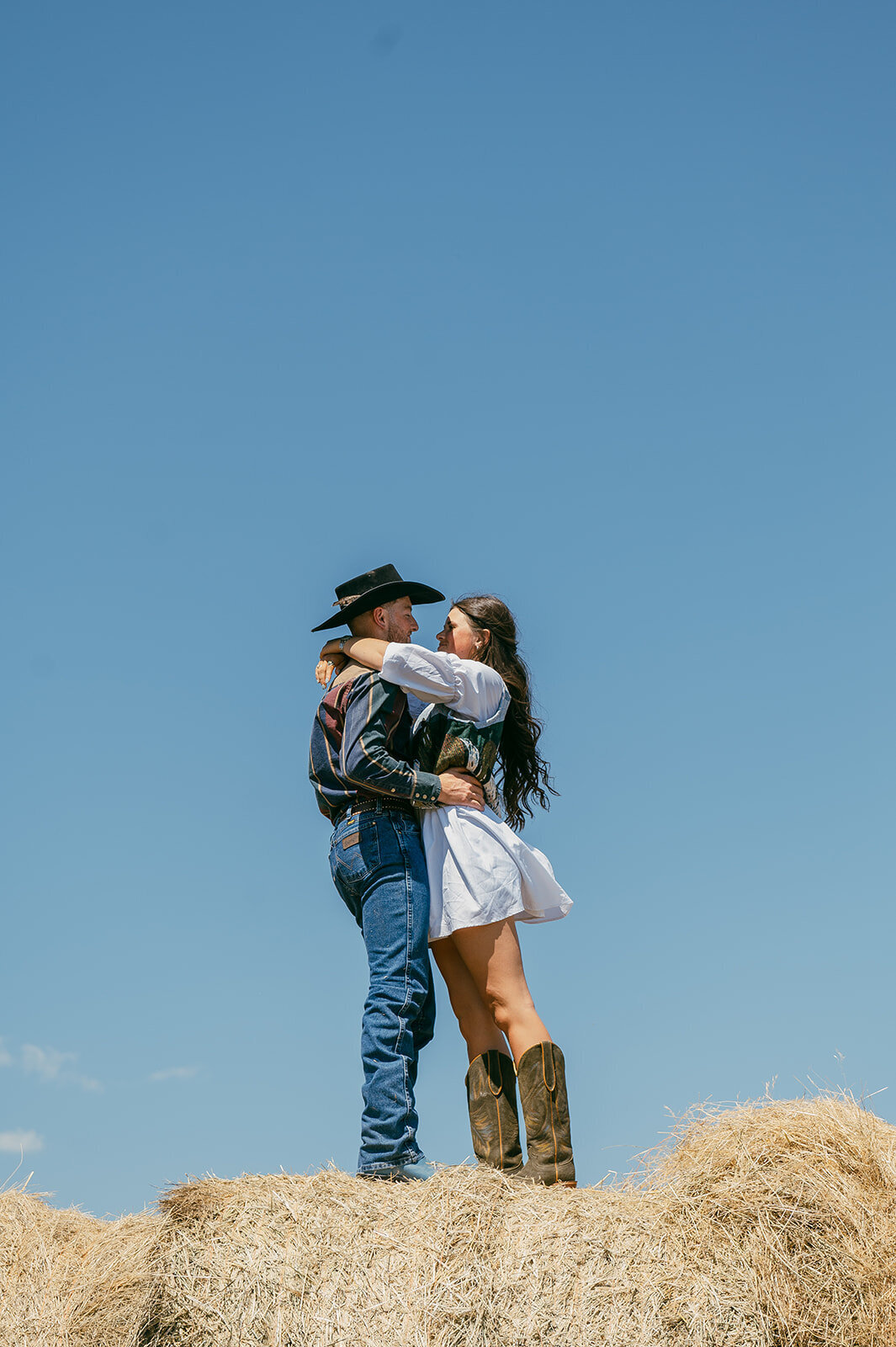 presley-gray-photo-haybale-forest-montana-elopement-7464