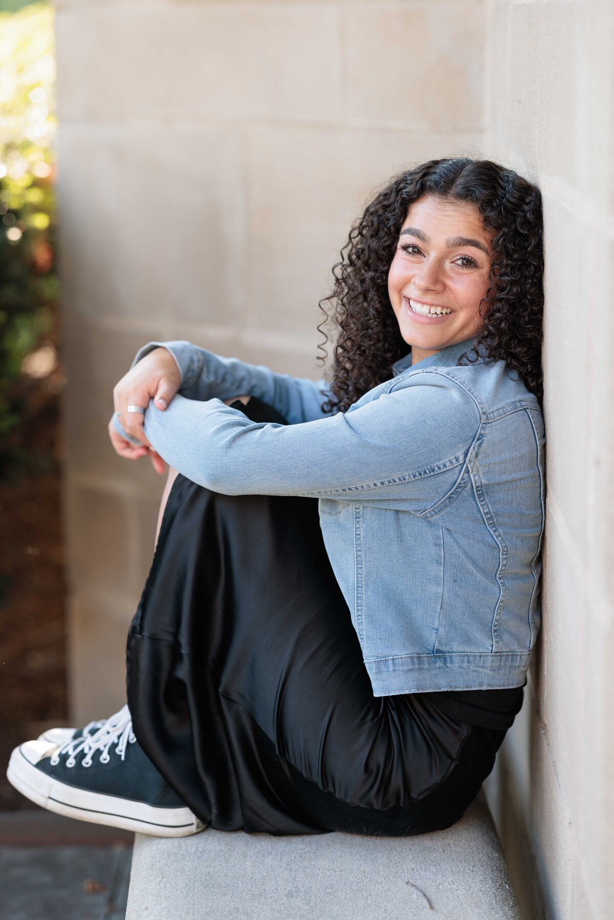 senior-portaits-jean-sneakers