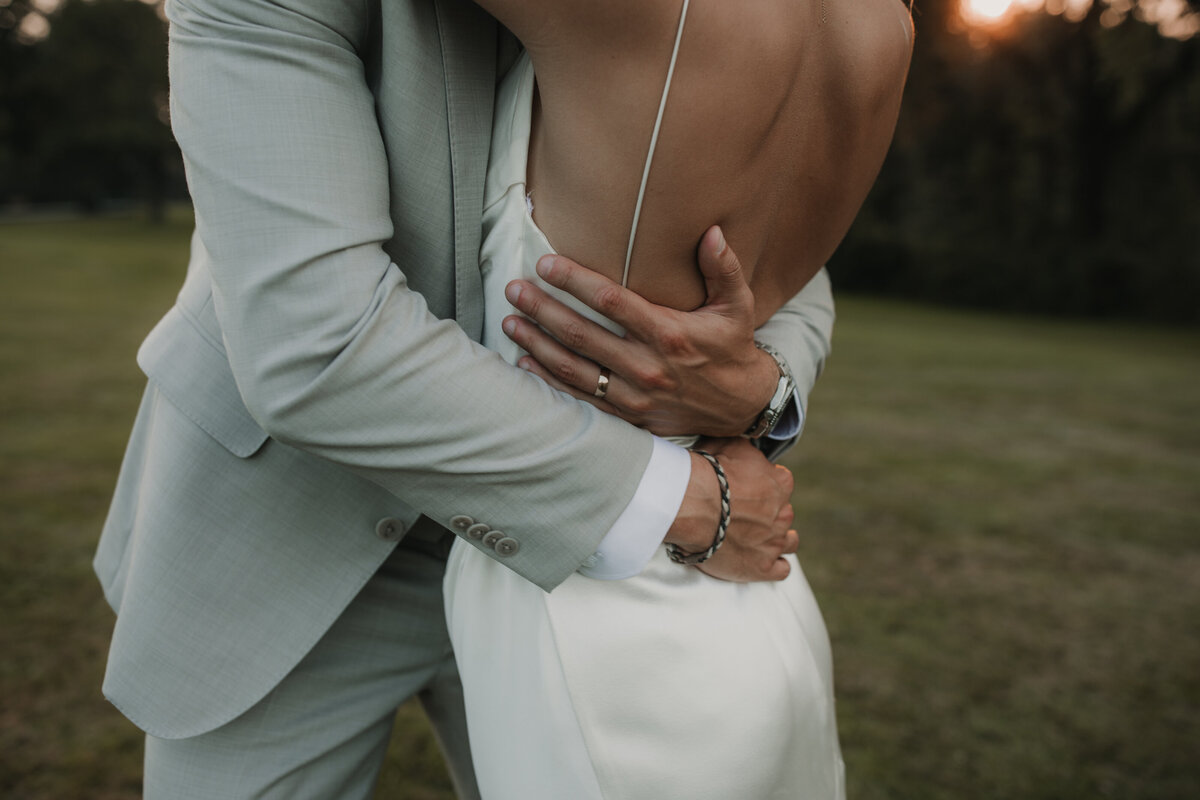groom holding the bride around her back
