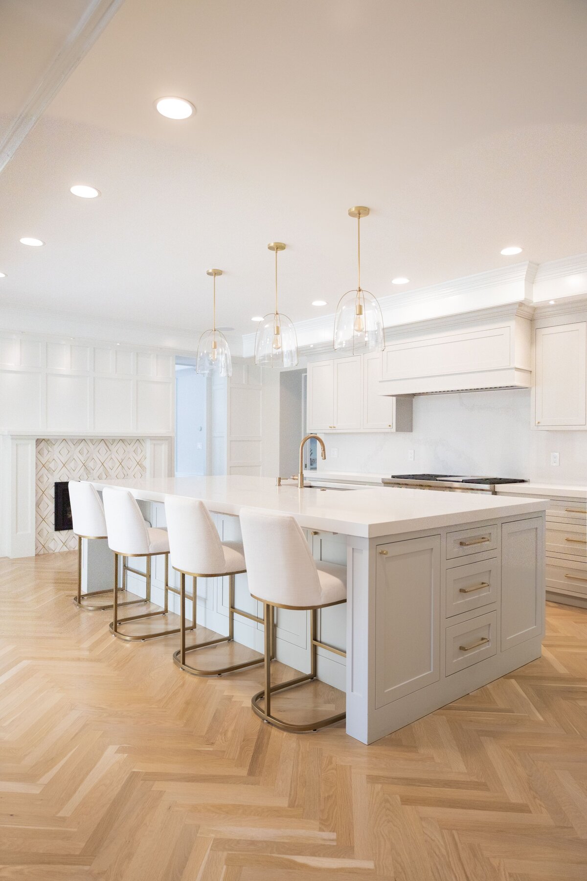modern-luxury-kitchen-with-large-island