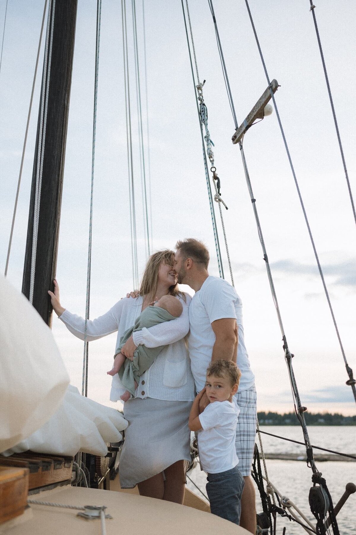 sailboat-family-photos-seattle