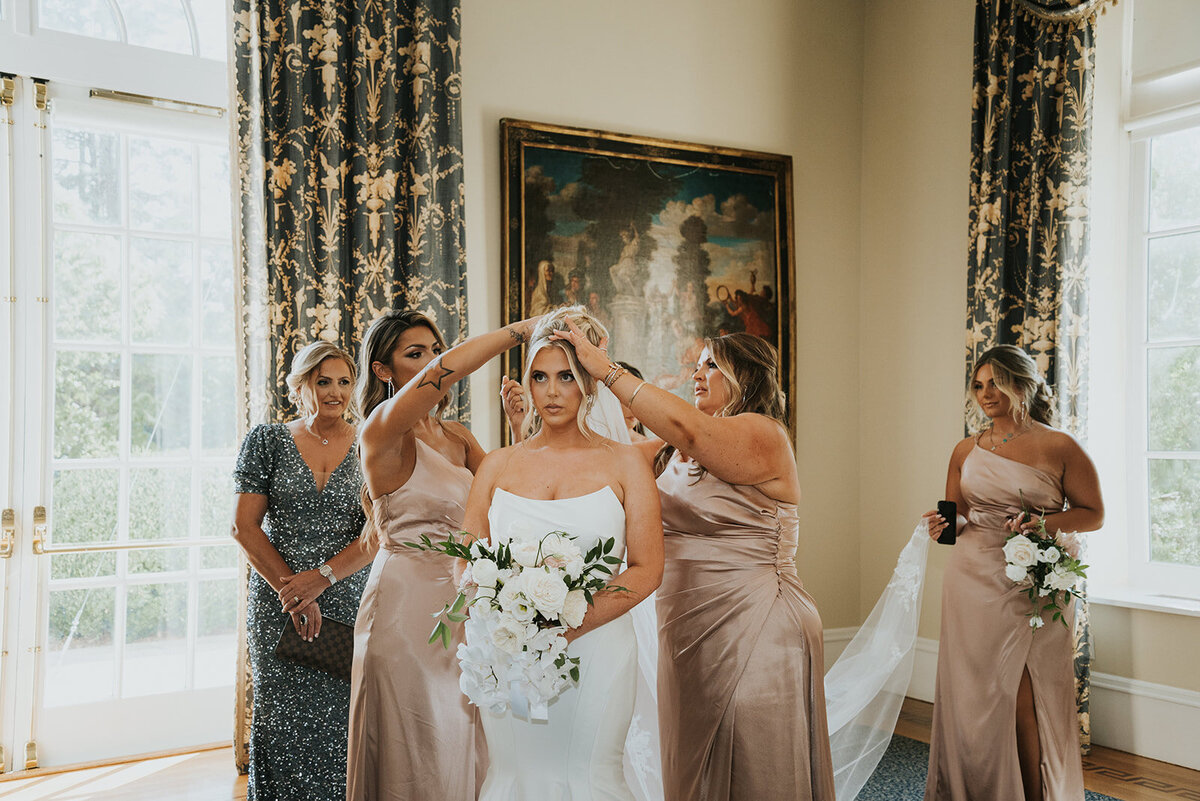 MODERN-GARDEN-MANSION-SUMMER-WEDDING-LINDSAY-BESNIK_PHOTOS_BY_MARIA_B_LUNG_0138