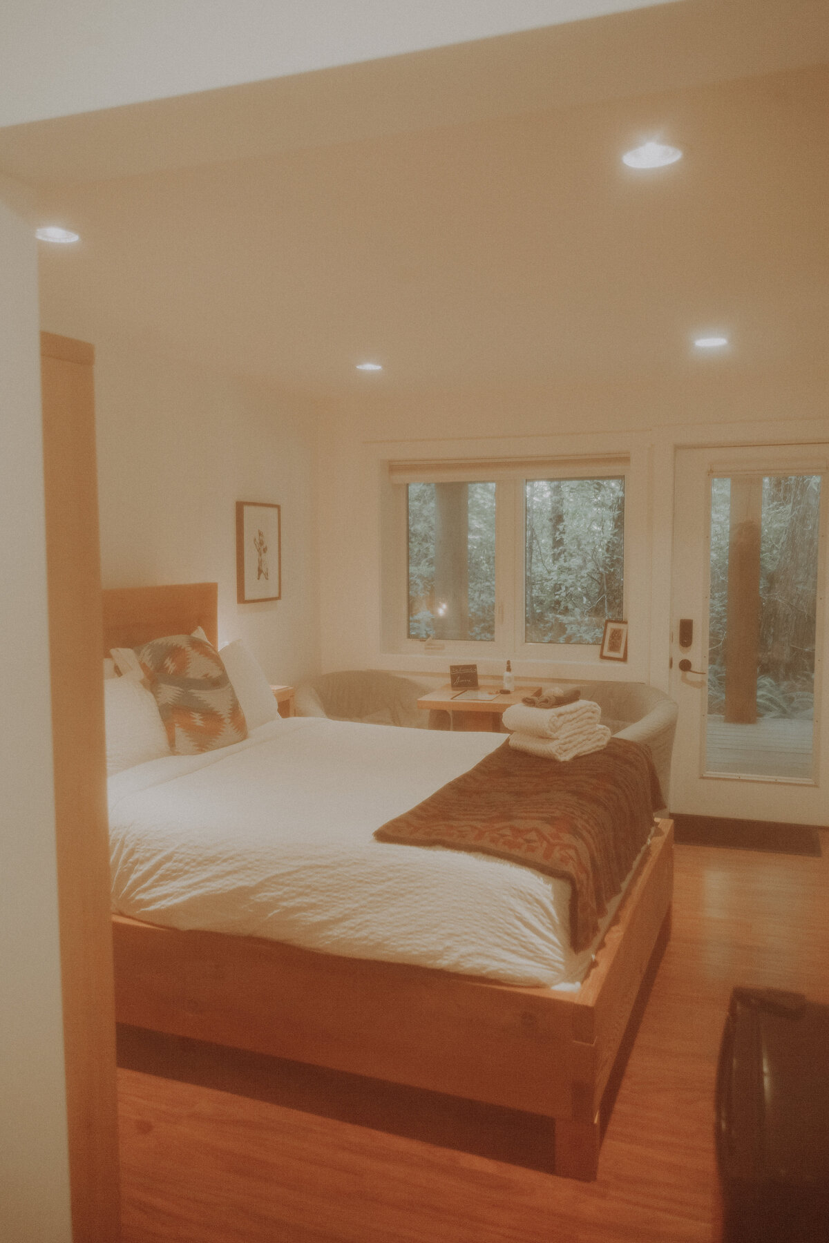 Sleepy Bear Guest House Airbnb Photography Session Ucluelet British Columbia 45633