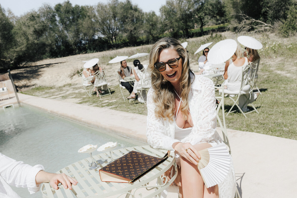 pre-wedding-pool-session-mallorca-paar