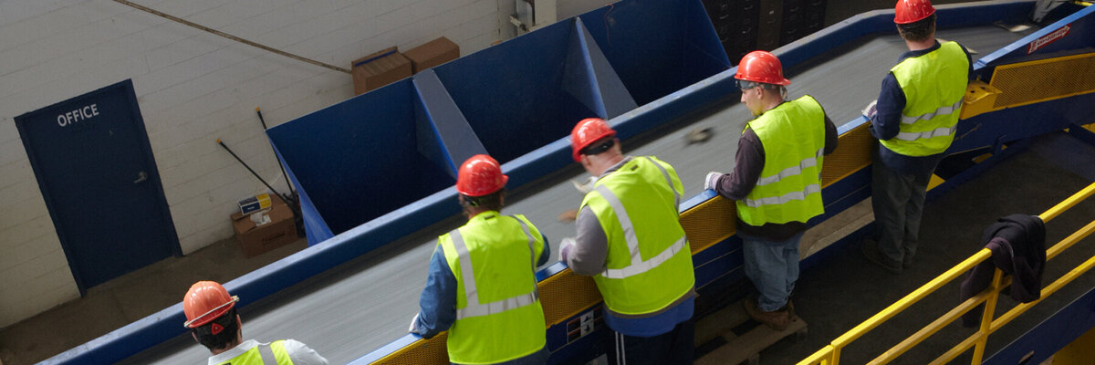 recycling conveyor belt supplier men working