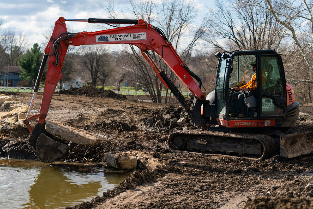kansas-city-marketing-photography-people-0105-excavator-digging