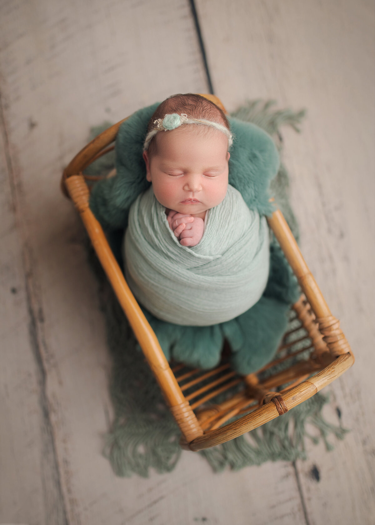 Newborn baby girl photo session in Grants Pass Oregon, by Katie Anne