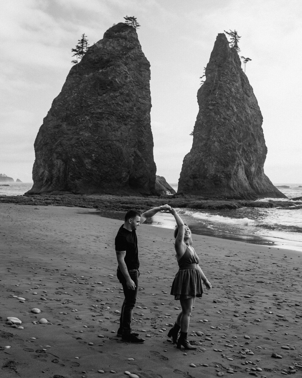 rialto_beach_olympic_national_park_washington_engagement_session_4