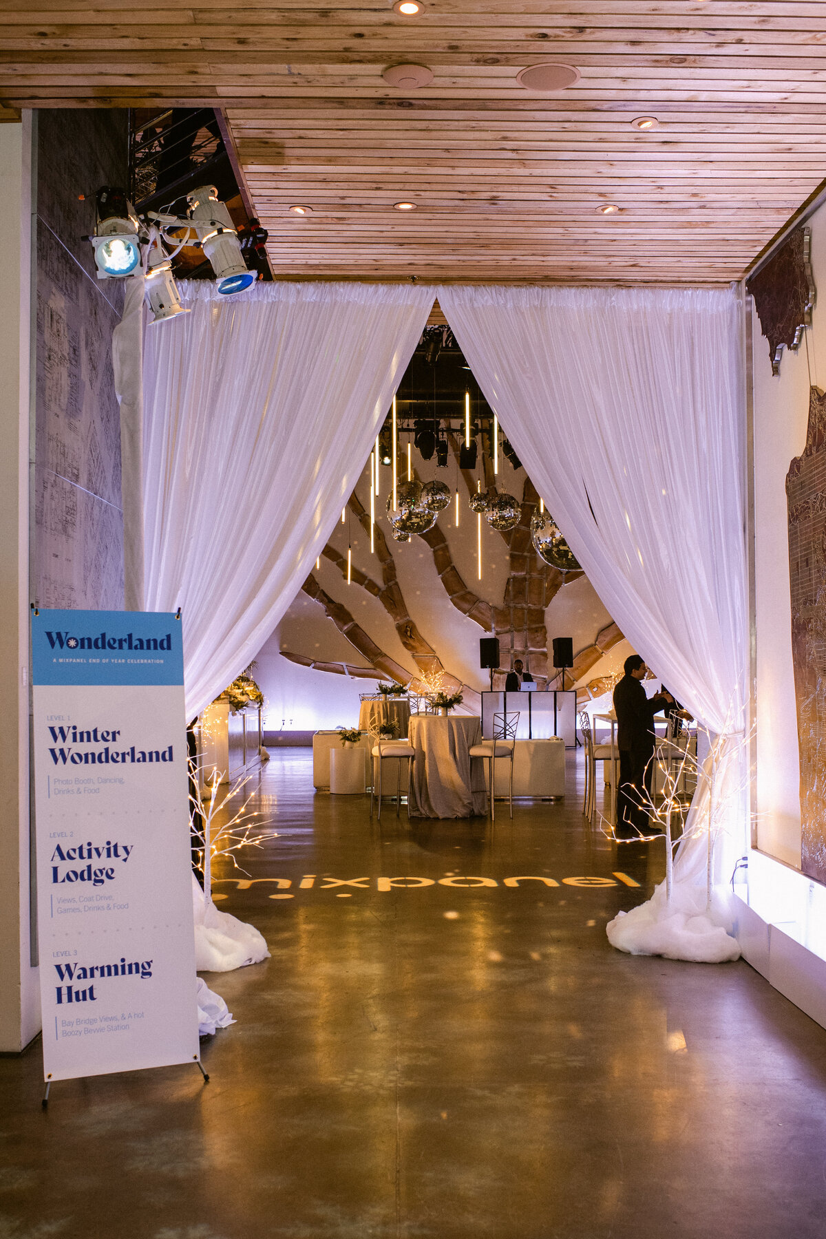 003-_0MJ7727-michaela-joy-photography-corporate-holiday