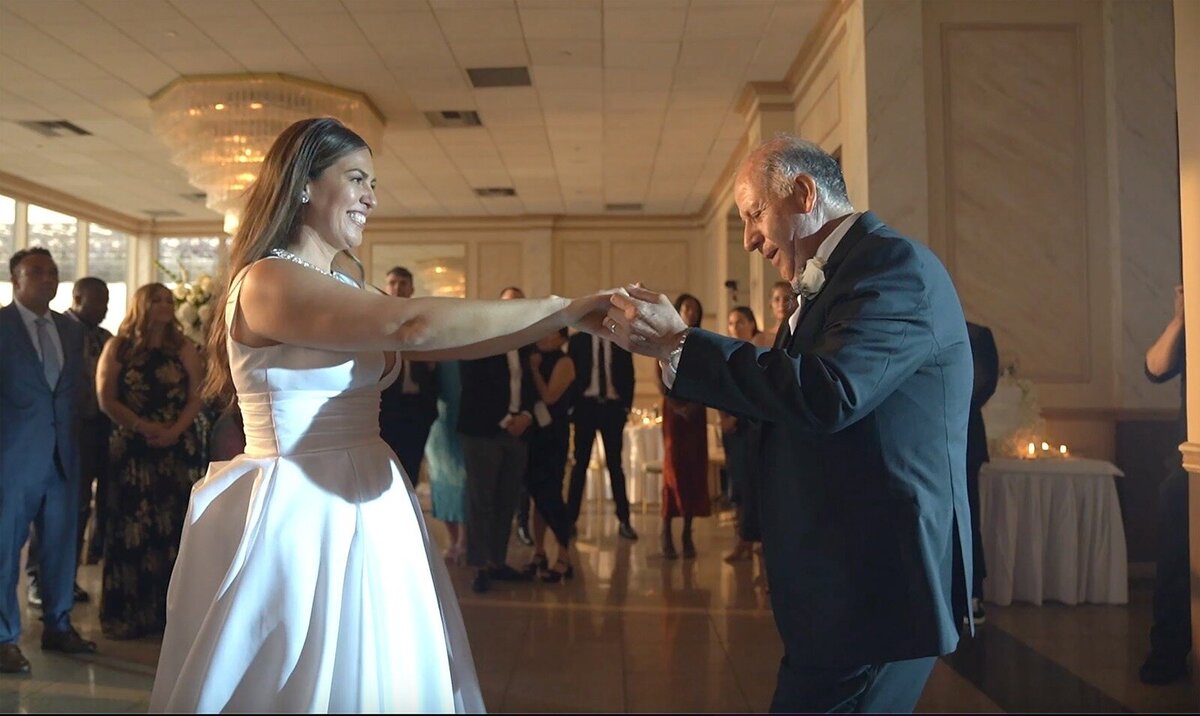 Bride-and-father-dance-at-Giandos-2