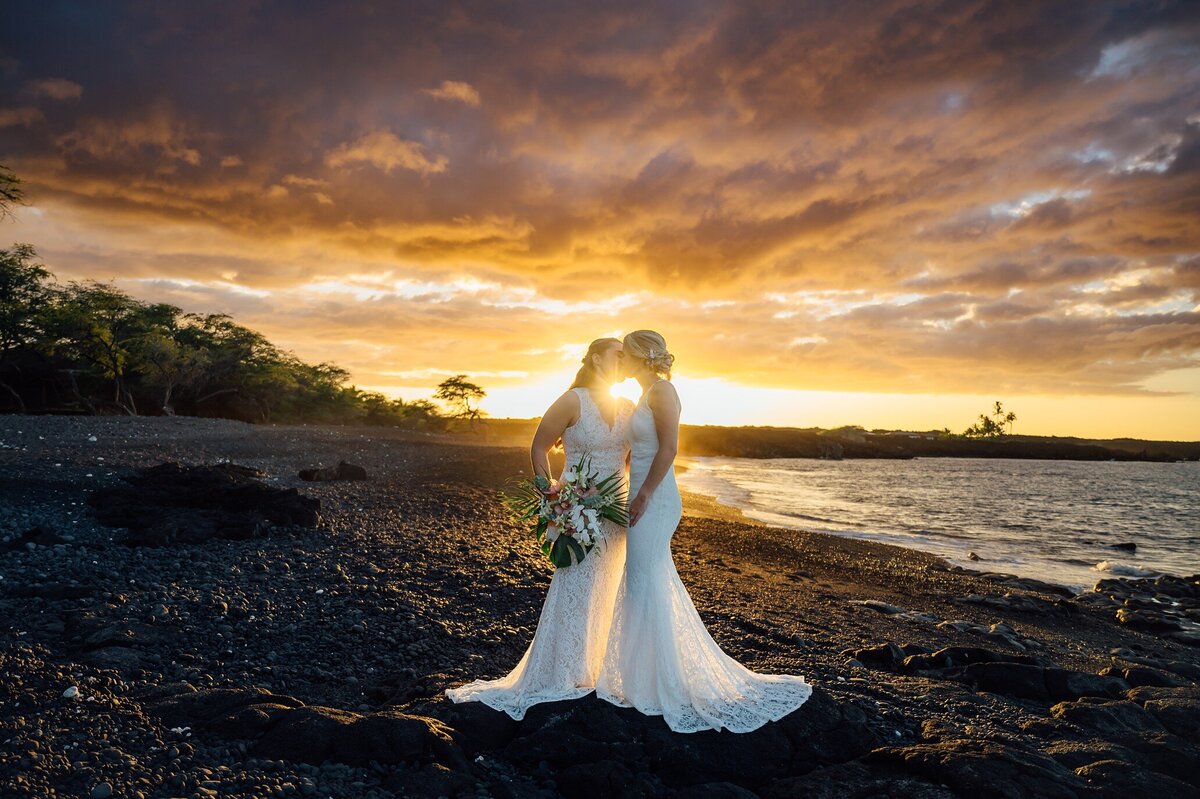 kiholo-black-sand-beach-elopement_0107
