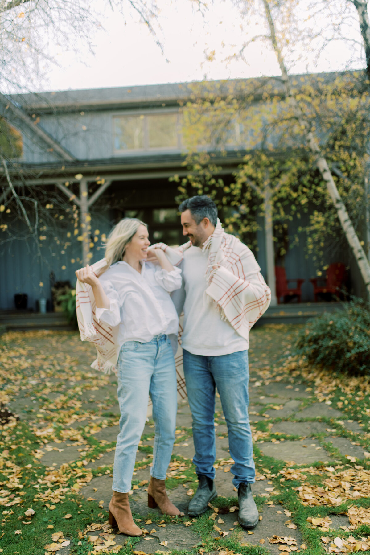 elora-mill-engagement-session00003