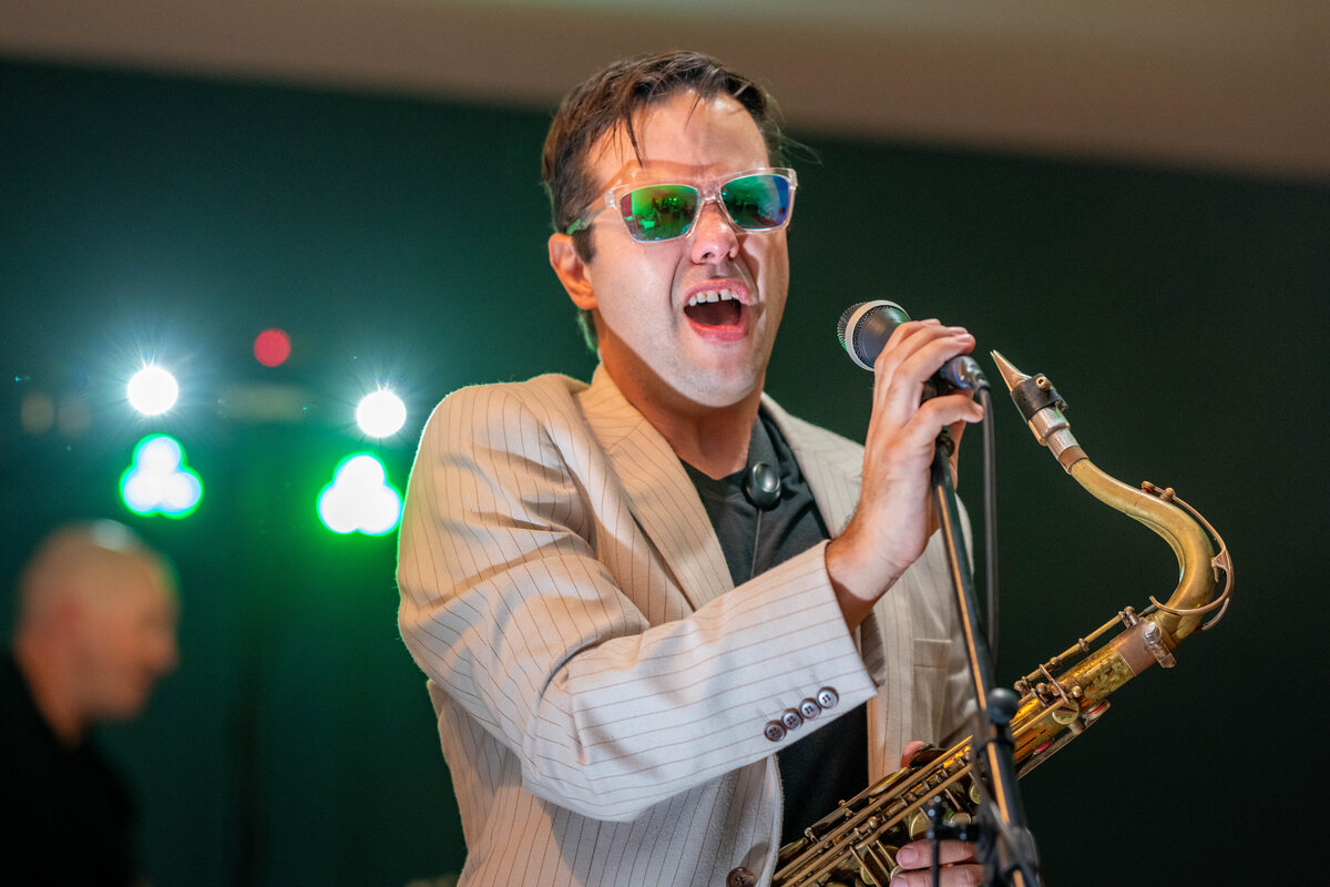 Saxy Singing 2