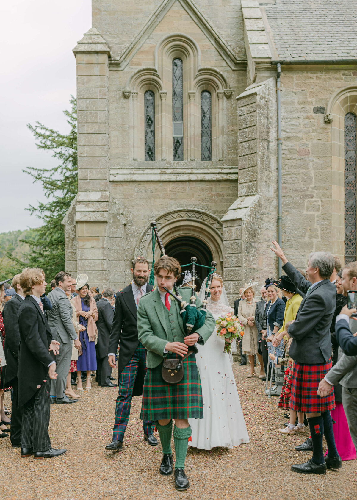 chloe-winstanley-weddings-scotland-murthly-chapel-confett