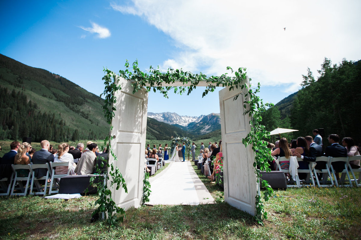 aspen-wedding-photographers-pine-creek-cookhouse-wedding-woodnote-photography-walk-of-frame-gj-4