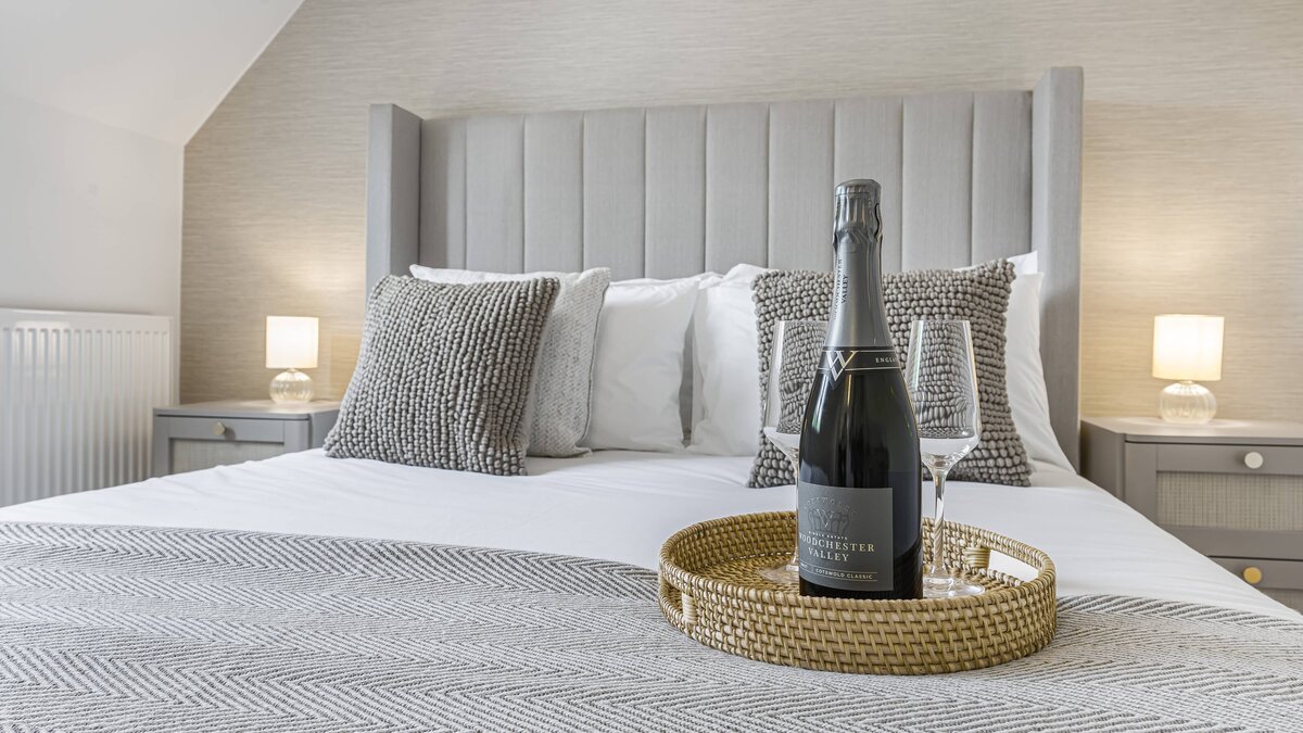 The Retreat: Luxury 2 Bedroom Cottage